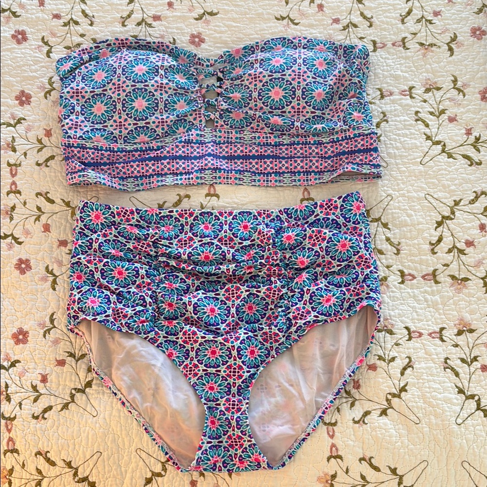 Colorful Patterned Strapless Bikini Set